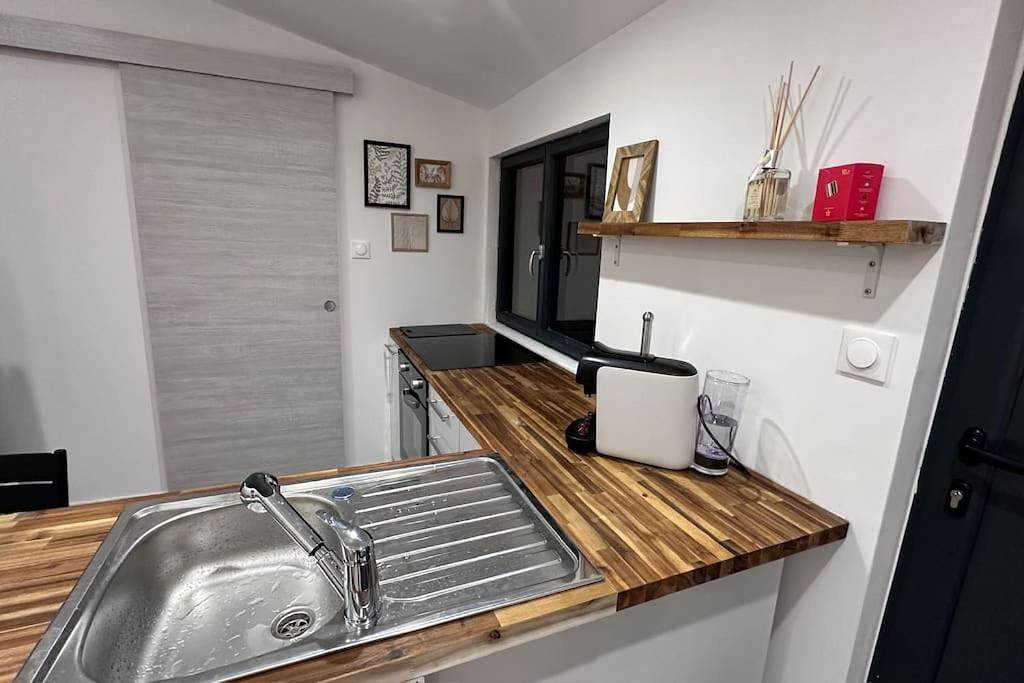 Appartement entier, One-Bedroom Apartment in Beuvry, Région de Béthune