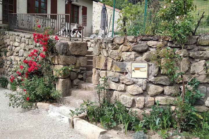 Location de vacances pour 6 personnes, avec Balcon à Saint-Haon