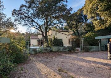 Location de vacances pour 12 personnes, avec vue ainsi que piscine et jardin, animaux acceptés à OMS (homonymie)