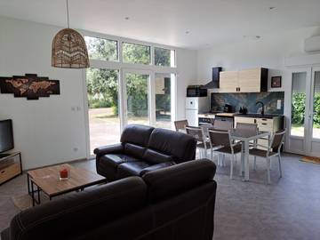 Gîte pour 6 personnes, avec terrasse et jardin à Saint-Médard-de-Guizières