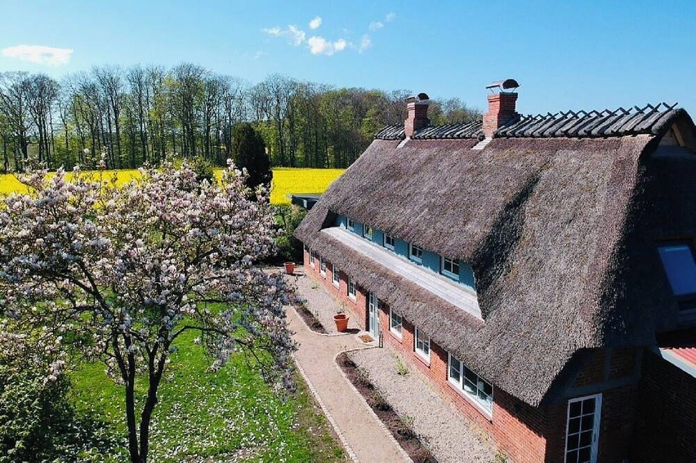 Ganze Wohnung, Steuerbord - abgelegen, strandnah, Terrasse, Kaminofen, Grill, Dusche, Parkplatz in Quern, Steinbergkirche