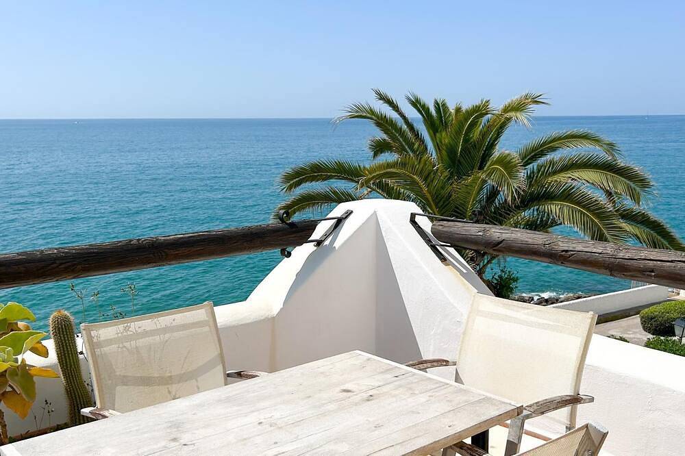 Entire apartment, 2-Bedroom Seafront Escape w/ Parking by Hostem in Vilanova i la Geltrú, Garraf