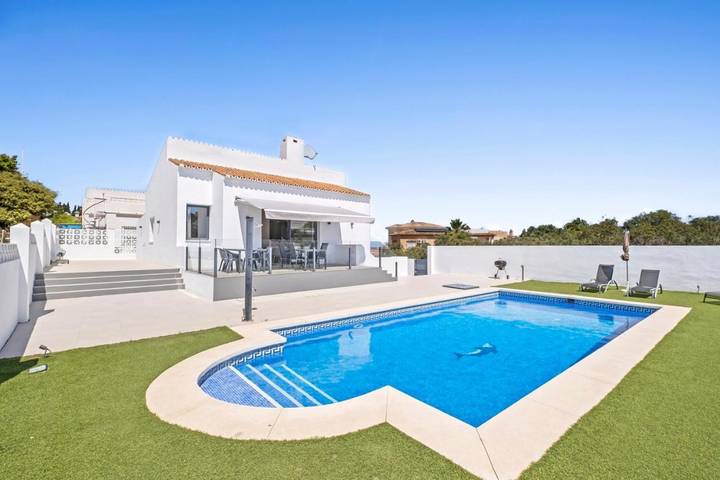 Chalet para 6 personas, con Terraza y Jardín además de Piscina y Vistas en El Faro