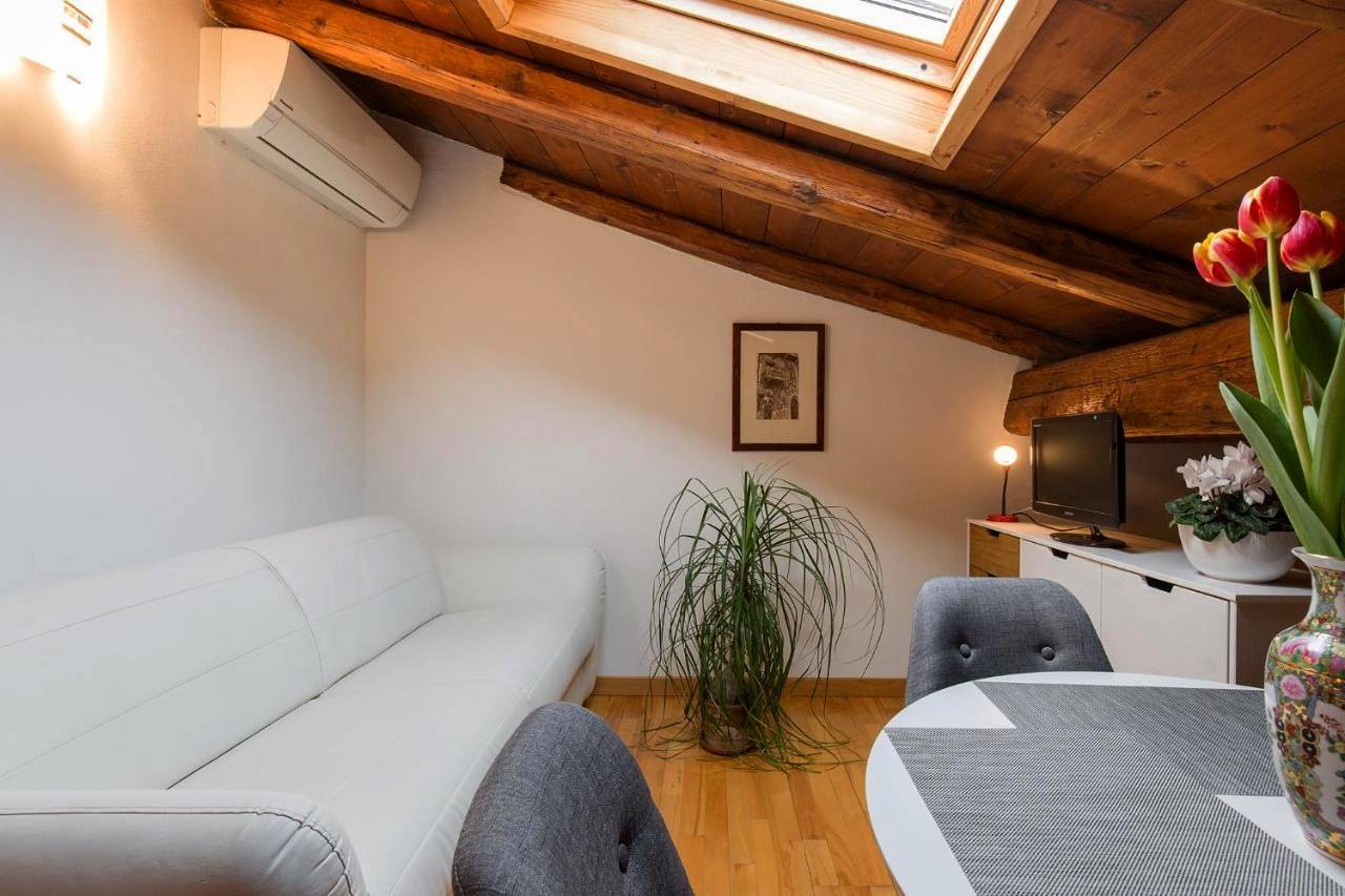 Casa Mamà by Reasy&Busy in Centro Storico di Verona, Verona