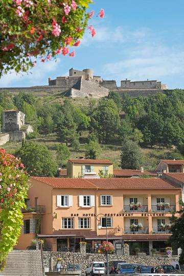 Hôtel pour 2 personnes, avec jardin ainsi que terrasse et vue, animaux acceptés à Prats-de-Mollo-la-Preste
