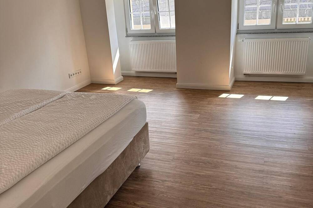 Ganze Wohnung, Schloss Merzhausen im Taunus Nähe Frankfurt am Main - Westflügel in Usingen, Hochtaunuskreis