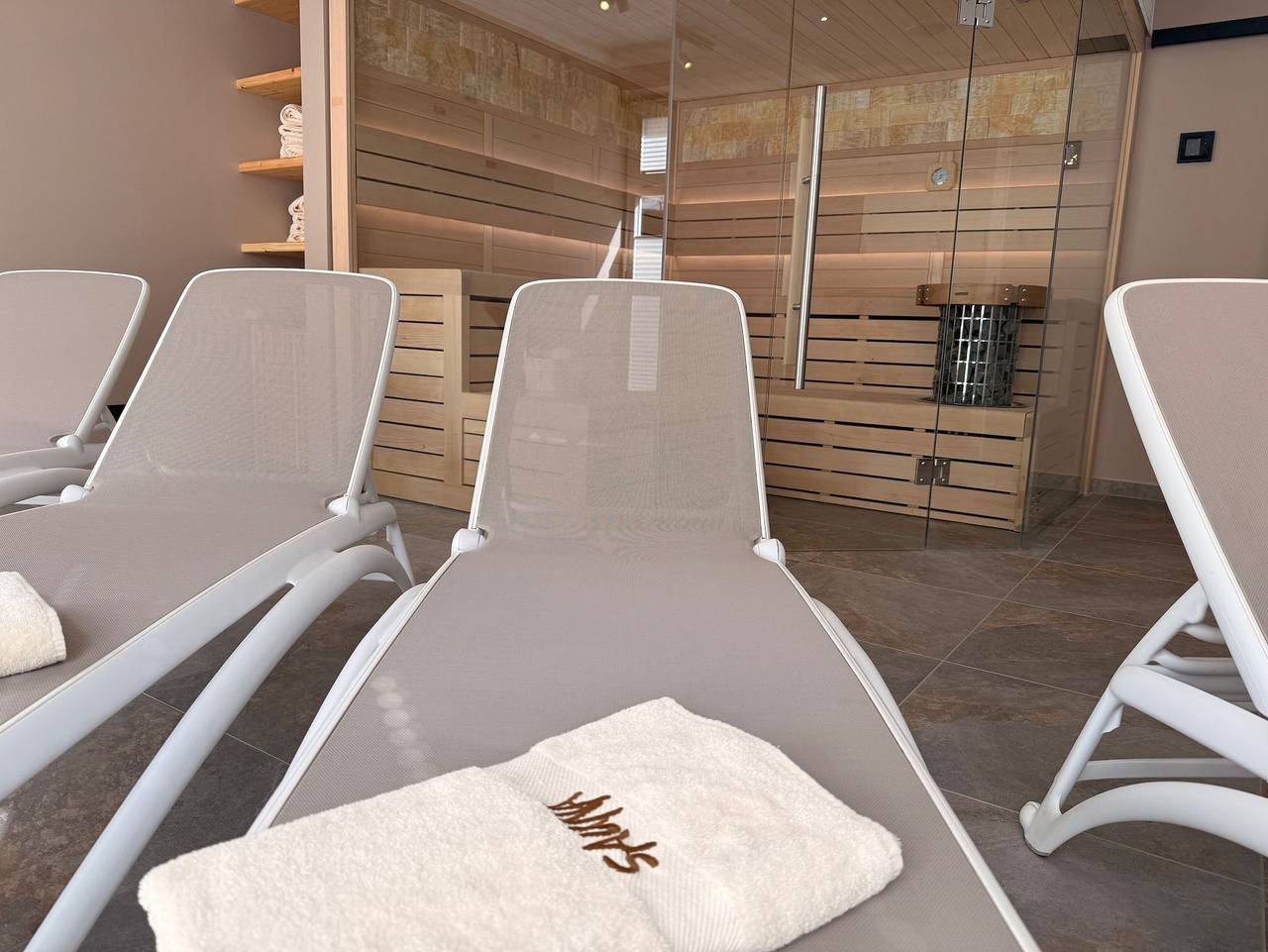 Ganze Ferienwohnung, Villa Am Steinbach - 150m zur Ostsee - Sassnitz auf Rügen - App. 6 - Findling in Sassnitz, Nationalpark Jasmund