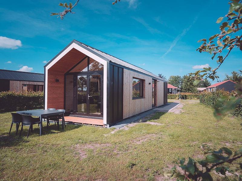 Vakantiefriesland — Tiny house Bant right next to the forest in Bant, IJsselmeer