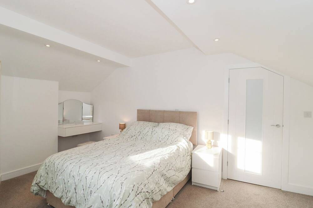 Wellinghill Cottage, family friendly, with open fire in Cheltenham in Cheltenham, Gloucestershire