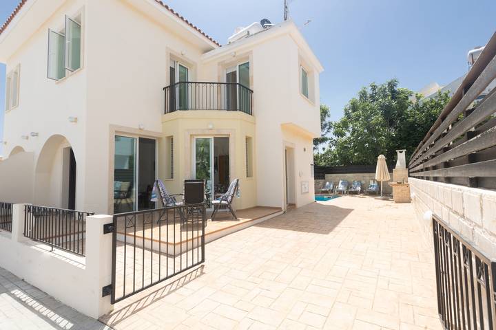 Villa per 5 persone, con Balcone e Idromassaggio nonché Terrazza e Giardino in Cipro