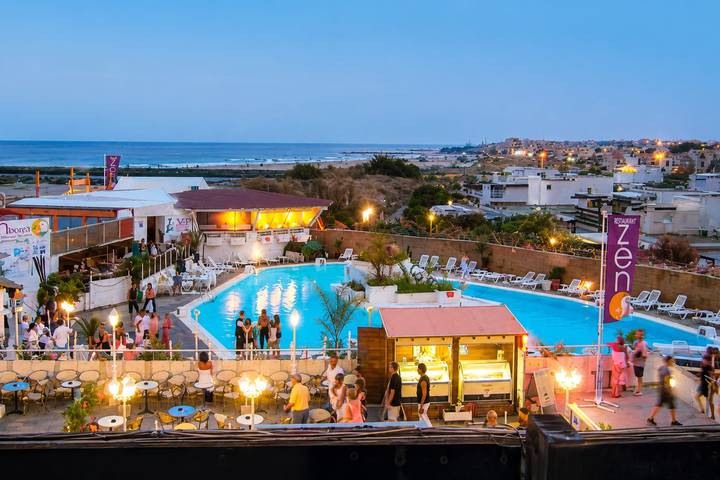 Gîte pour 2 personnes, avec terrasse dans Plage Naturiste (Le Cap d'Agde) - 2