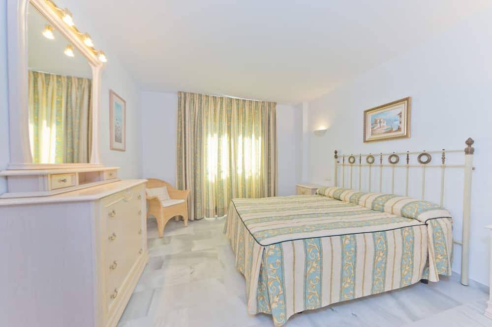 Geheel appartement, Schitterend appartement op de begane grond in tropische tuinen van Secure Complex - gratis Wifi in Hacienda Las Chapas, Marbella