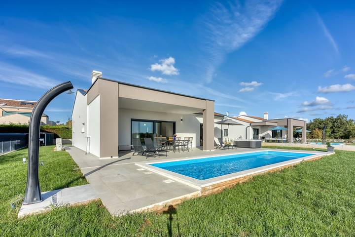 Villa mit pool für 4 Personen, mit Sauna und Garten sowie Pool in Istrien