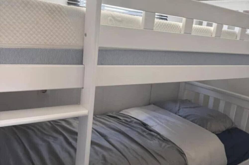 Charming 2-bedroom mobile home with Wifi, Ac in enchanting Nieuwpoort in Nieuwpoort, Belgische Küste