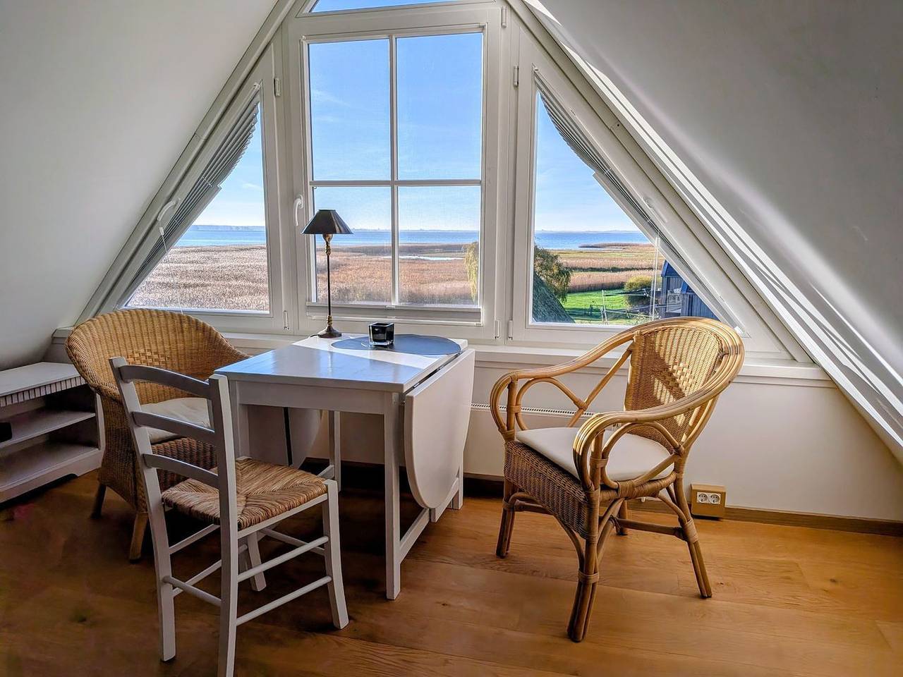 Ganze Wohnung, Fewo Boddenland 3 ,Dachwohnung ,Wassergrundstück und direktem Blick auf Bodden in Born a. Darß, Born am Darß