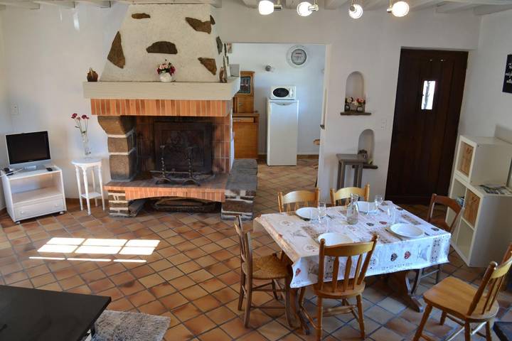 La Garçonnière in Esse, Charente