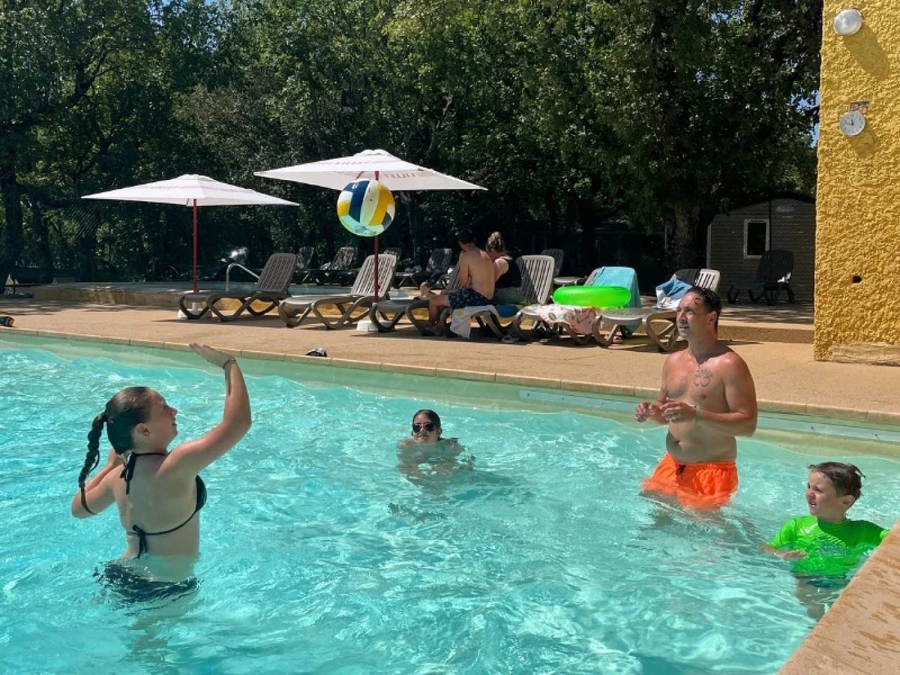 Zecamping 3 étoiles animé piscine chauffée locatif 20m2 5 pers in Saint-Saturnin-lès-Apt, Parc naturel régional du Luberon