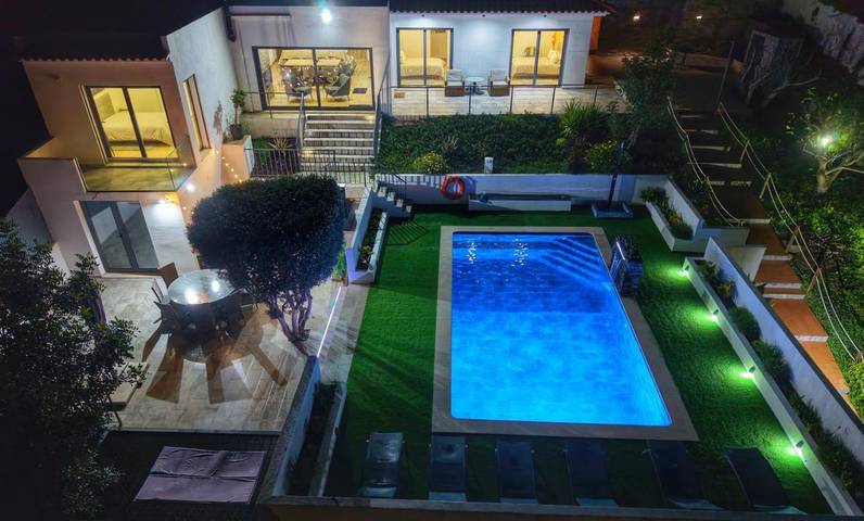 Casa rural para 8 personas, con piscina además de jardín y vistas en Paderne