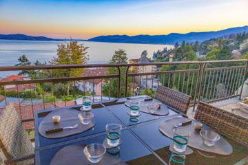 Ferienwohnung für 4 Personen, mit Seeblick und Balkon sowie Ausblick und Pool im Piemont