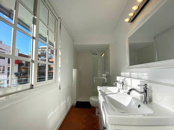 Ganze Wohnung, Ferienwohnung für 3 Personen mit Terrasse in Barcelona Zentrum, Barcelona