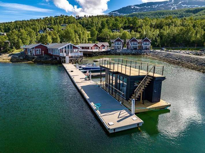 Ferienhaus für 4 Personen, mit Balkon und Terrasse sowie Sauna und Seeblick in Troms