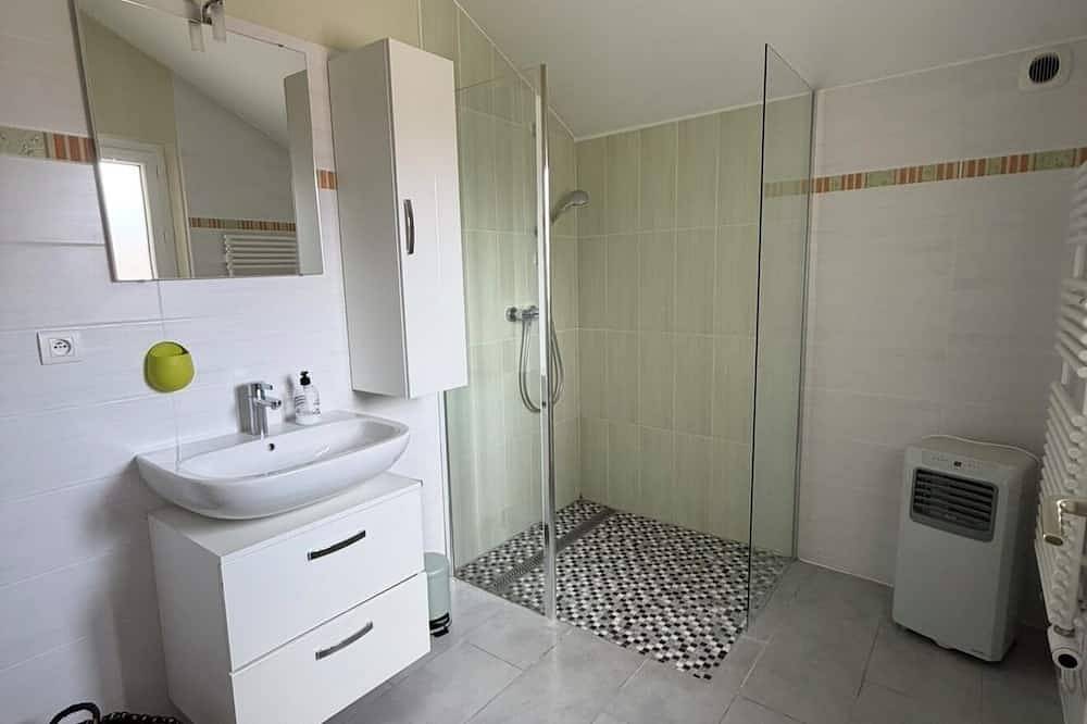 Entire apartment, Superb T3 quiet with private parking min Geneva in Vétraz-Monthoux, Saint-Julien-en-Genevois region