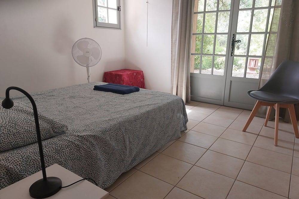 10' from seaside, quiet nature, on one level in Le Muy, Draguignan Region