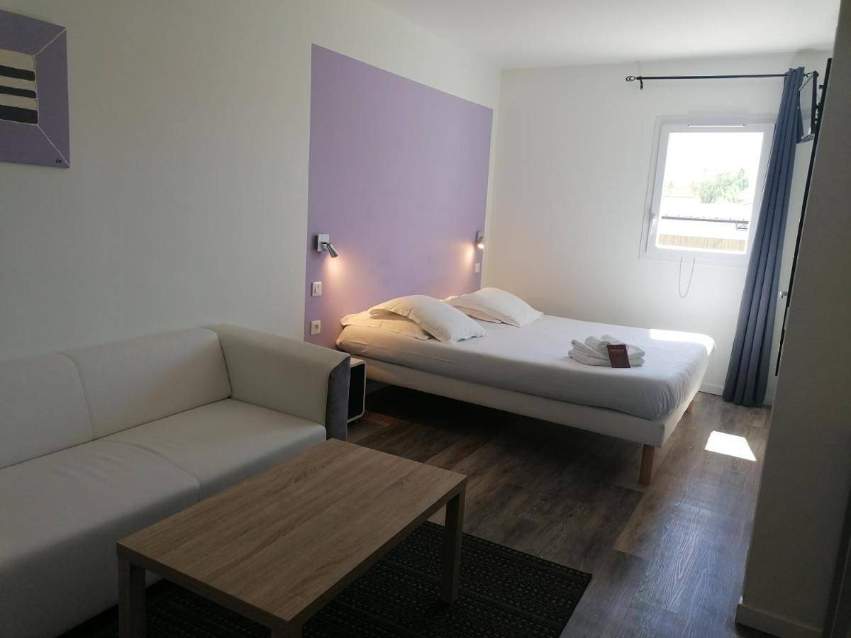 Budget Double Room in Sauvagnon, Béarn