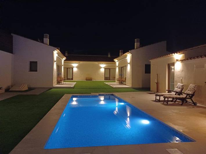 Casa rural con piscina para 3 personas, con Balcón y Terraza además de Jardín y Piscina en Campo de Hellín