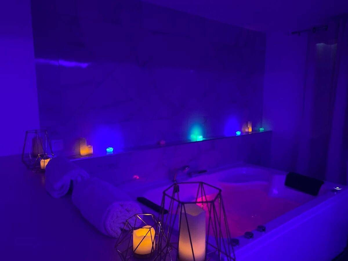 Appartement entier, One-Bedroom Apartment with Spa Bath in Ris-Orangis, Essonne