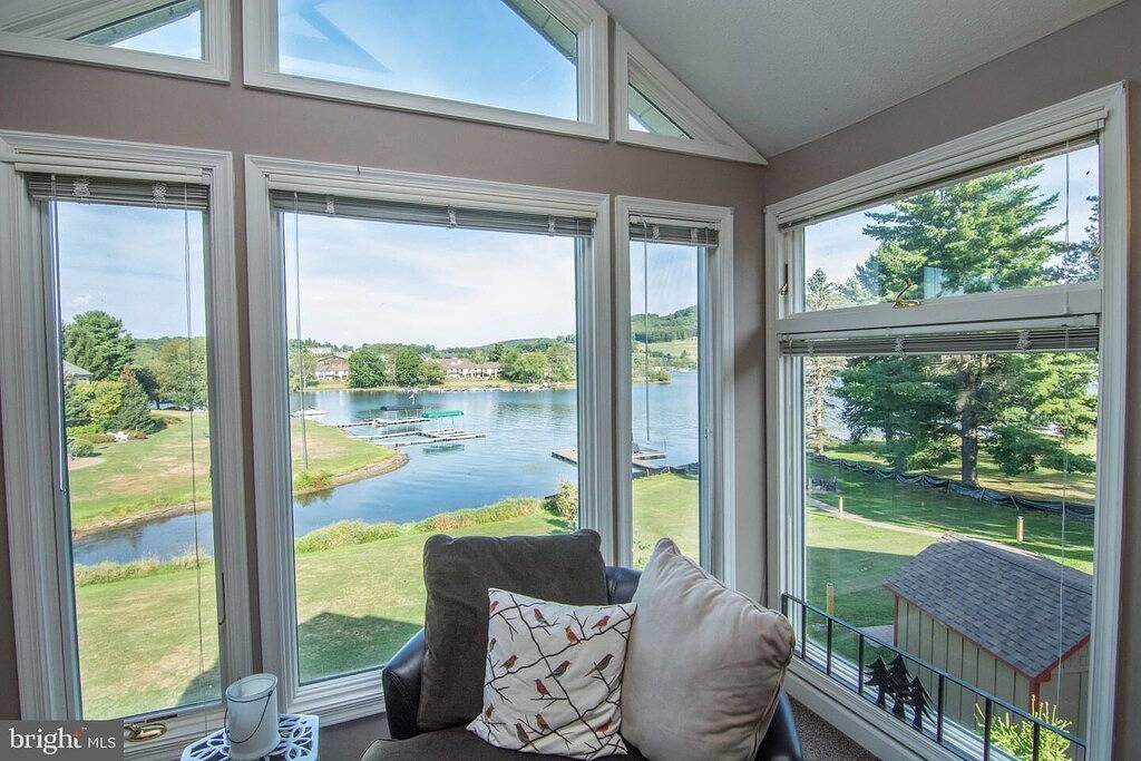 Lake Front Home w/ Hot Tub, Fire pit, yard, walk to Wisp Resort,Tubing Hill View in McHenry, Deep Creek Lake