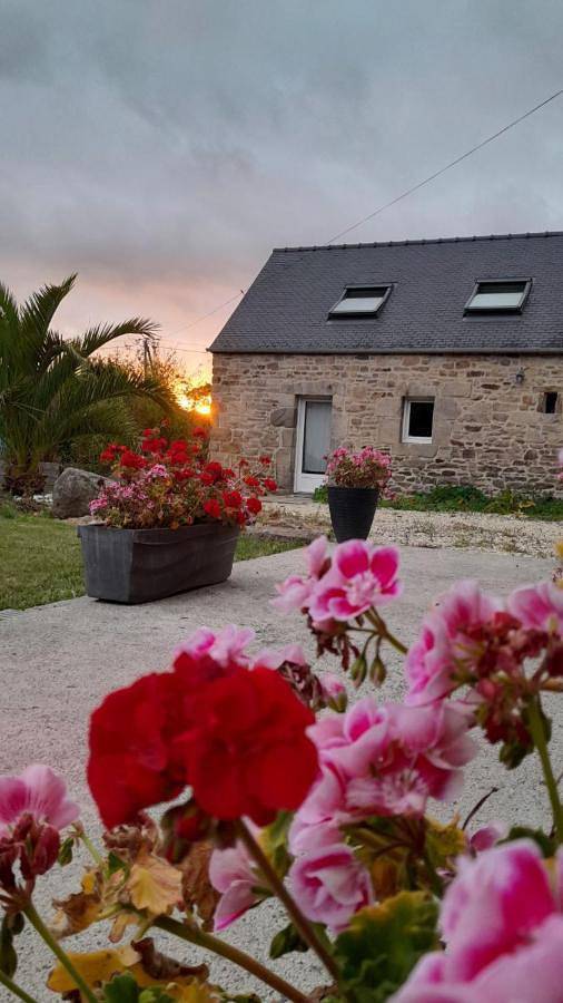 Location de vacances pour 4 personnes, avec jardin et vue, adapté aux familles à Ploubezre - 2