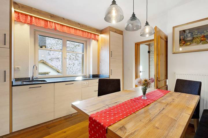 Apartamento entero, Apartamento Lamprechtsburg en el patio interior del castillo in Cornolatino, Brunico