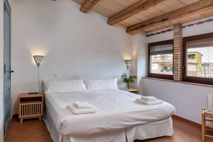 Location de vacances pour 28 personnes, avec jardin et balcon à Bordils - 2