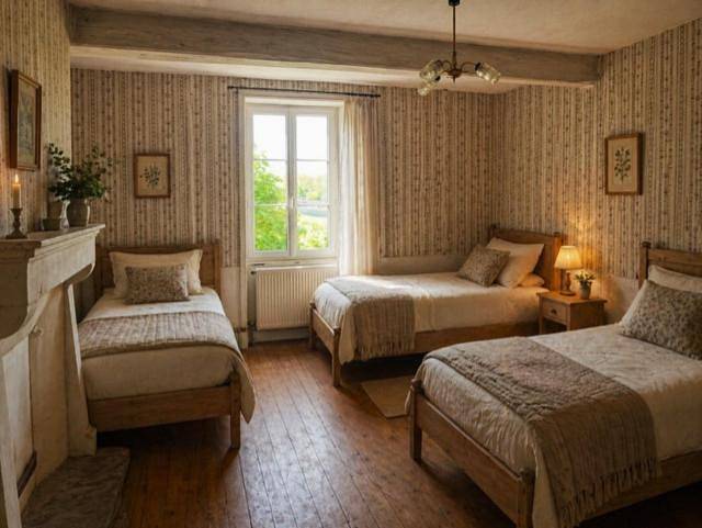 Location de vacances pour 13 personnes, avec vue ainsi que terrasse et piscine à Saint-Christophe-en-Brionnais - 4
