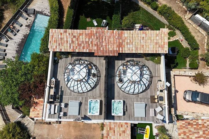 Gîte pour 2 personnes, avec piscine et terrasse