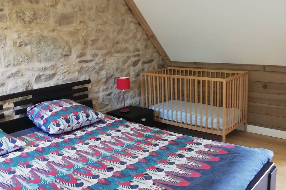 Charming house in the heart of nature in Ploumilliau, Ceinture Dorée