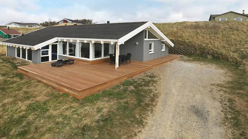 Ferienhaus für 11 Personen, mit Terrasse und Pool sowie Sauna und Whirlpool in Grønhøj Strand