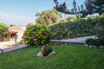 Vacation Rental for 4 Guests in Corfu, Greece, Picture 2