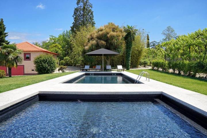 Casa de férias para 17 pessoas, com Terraço e Jardim e ainda Piscina infantil and Piscina em Fafe