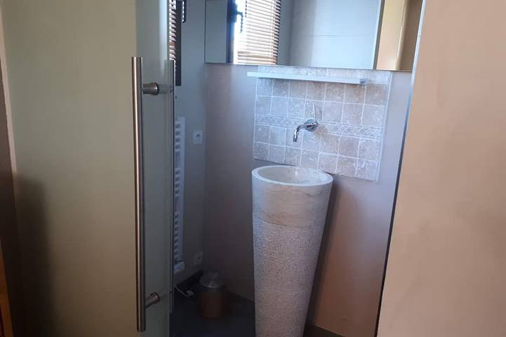 Gîte pour 2 personnes, avec piscine et jardin ainsi que terrasse et jacuzzi à Vensac - 3