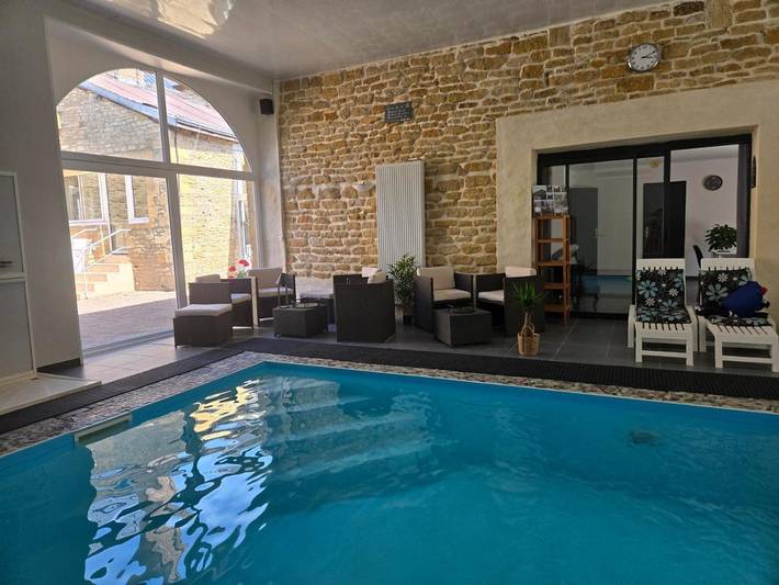 Location de vacances pour 2 personnes, avec Terrasse et Jacuzzi ainsi que Piscine et Sauna à Buzancy