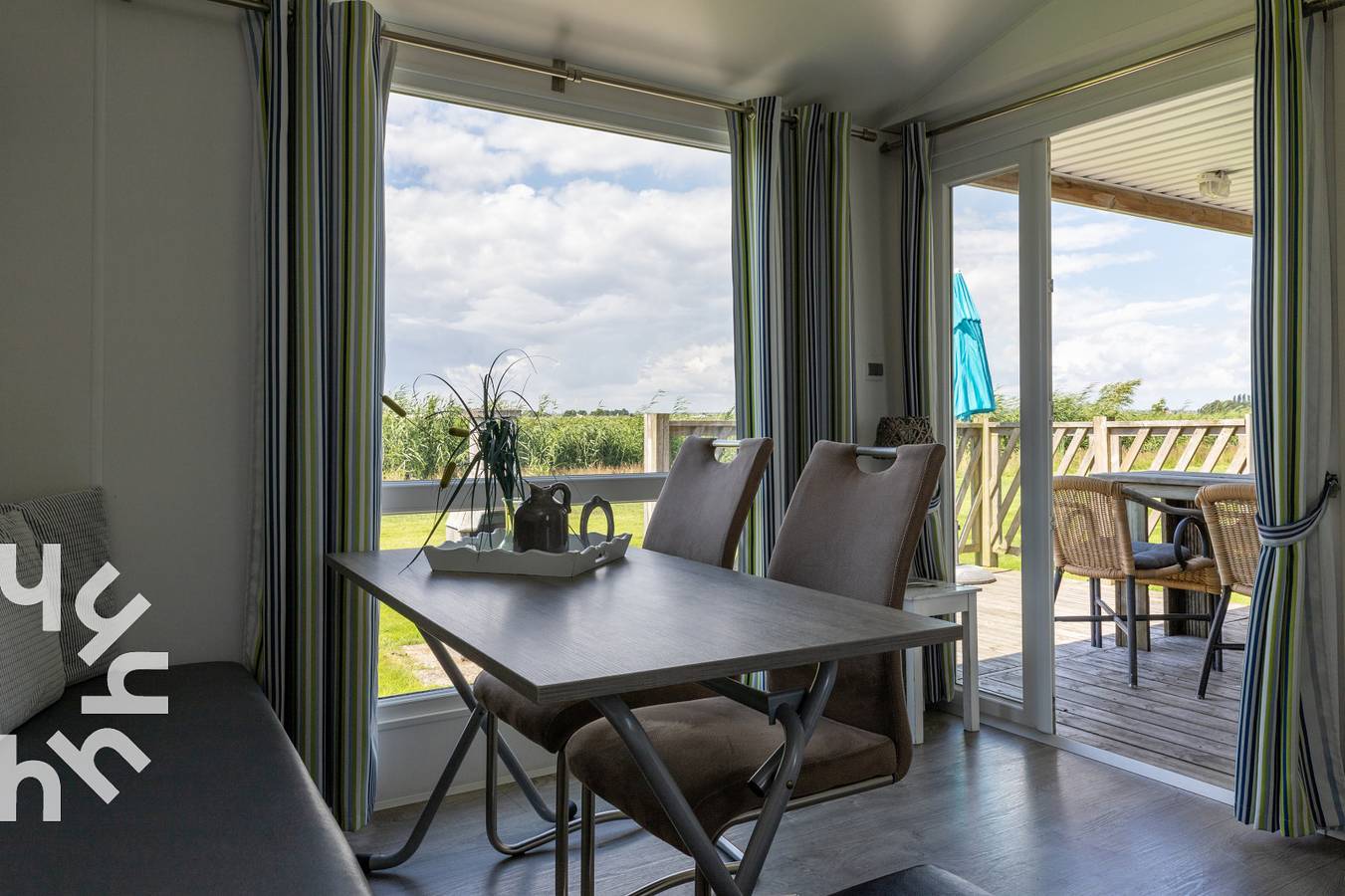 Geräumiges 4-Personen-Chalet auf dem Wasser, in der Nähe des Yachthafens von Lemmer in Lemmer, Ijsselmeer