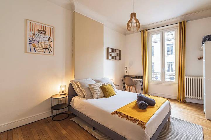 Apartamento entero, L'haussmannien - Spacious 4-bedroom - Centre Gare in Reims, Marne