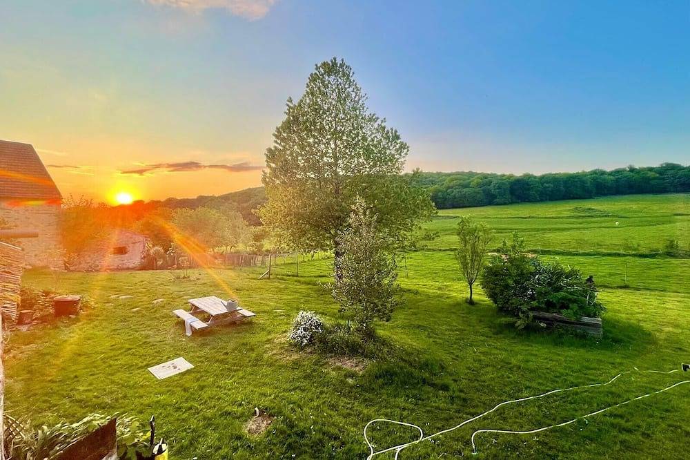 Superbe longère rénové et grand parc : Morvan ! Un coin de nature superbe, des vieilles pierres… in Saint-Martin-du-Puy, Parc naturel régional du Morvan