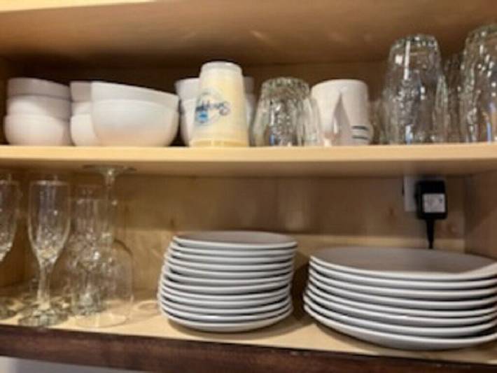 Glamping for 14 people, with hot tub and pool as well as yard in Iowa