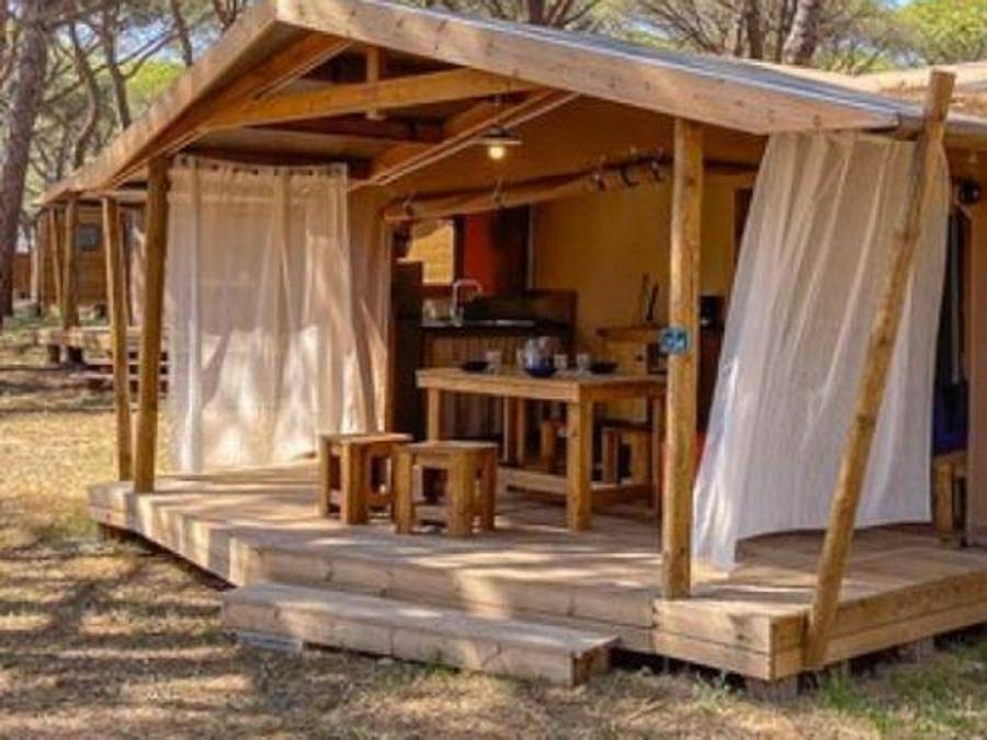 Camping Le Cottage Fleuri - Tente en toile et en bois 4 personnes - Lodge sans sanitaires in La Tranche-sur-Mer, Vendée