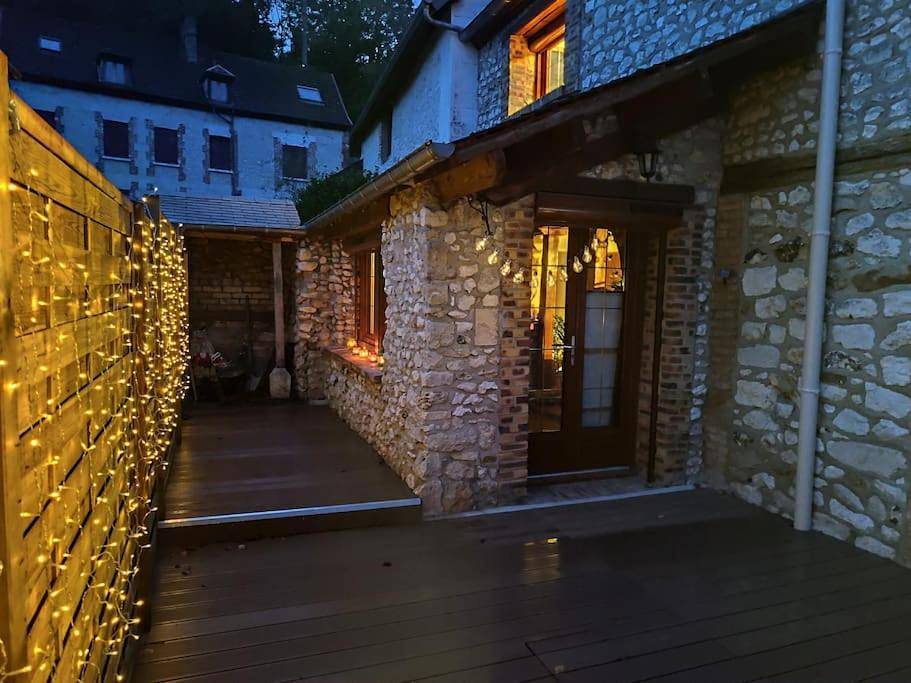 Two-Bedroom House in Tosny, Région de Les Andelys