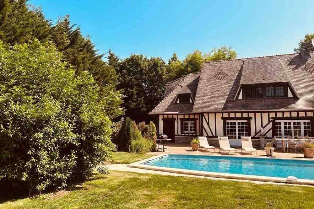 Beautiful Normand-style house with pool, 3 minutes from the beach in Auberville, Lisieux und Umgebung