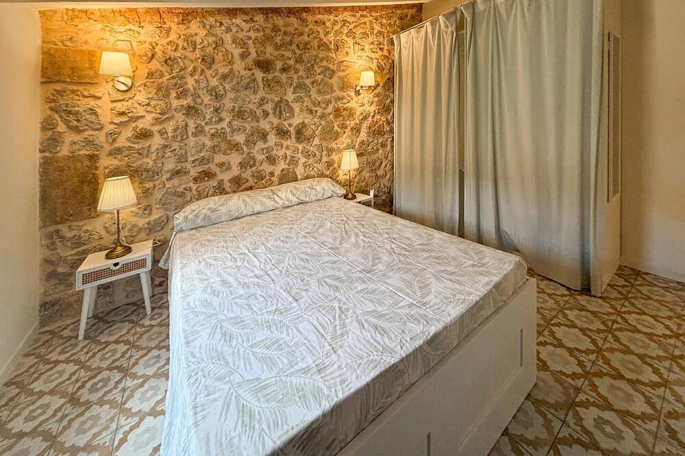 Lovely home in Petra with private swimming pool, can be inside or outside in Petra, Majorca Center
